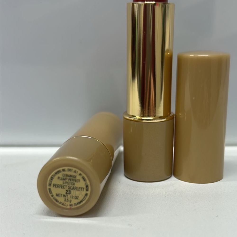 Elizabeth Arden Perfect Scarlet Lipstick in Gold Case